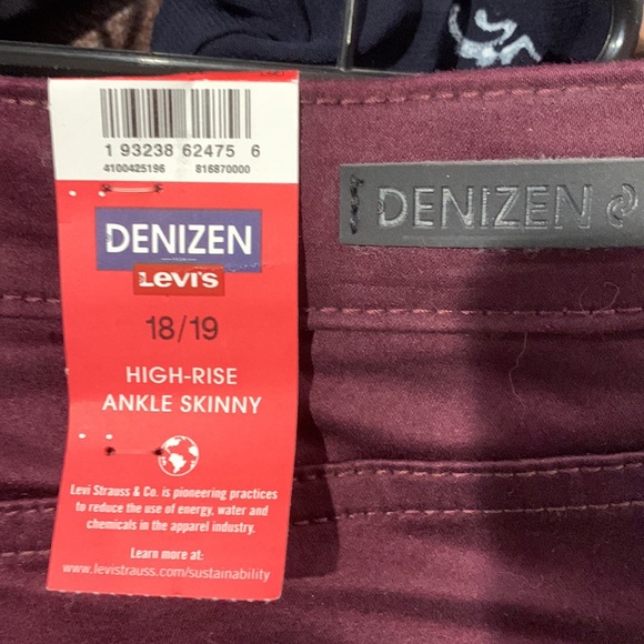 Plus size High-rise ankle skinny stretch jeans in wine color. - Picture 3 of 3